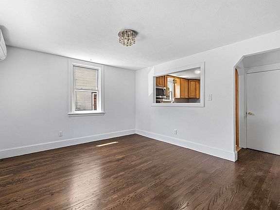 5th image of 28 N Mountain Ave