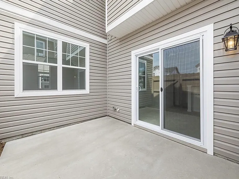 1749 Dresdon Ln — Photo 7