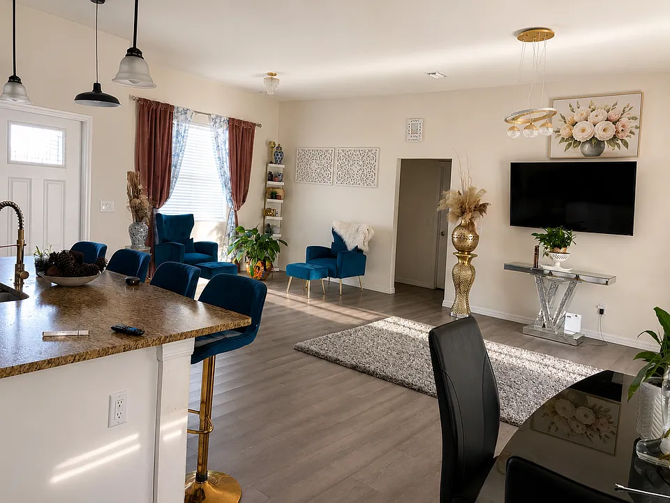 1040 Warm Ct