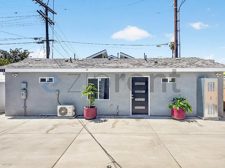 4013 S Harvard Blvd — Photo 1