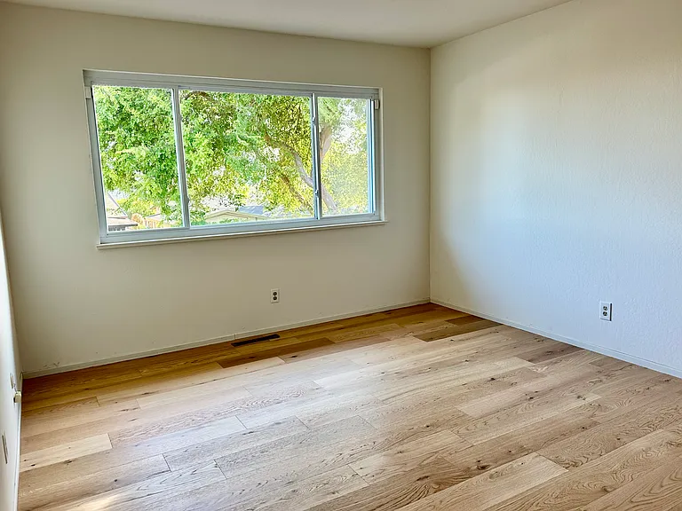 1132 Lawrence Ct — Photo 22