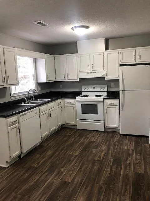2 bed, 2.5 bath, 1200 sqft, $1,595 — Photo 2