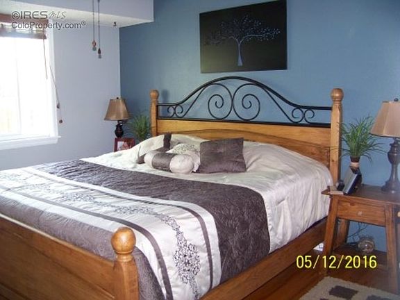 Master Bedroom w/walk in closet