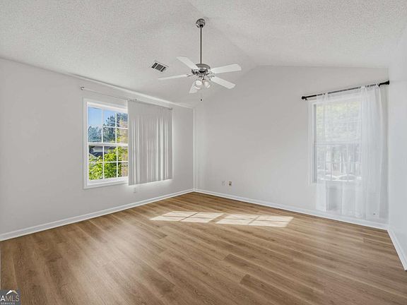 3rd image of 1094 Cliftwood Dr