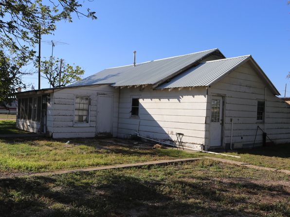 211 SE 6th St, Lockney, TX 79241
