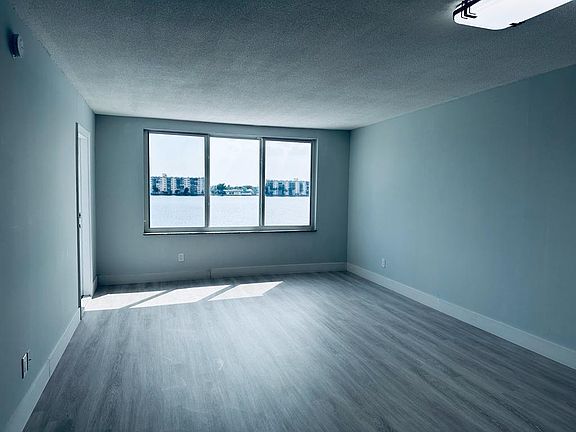 3rd image of 1150 NE 191st St #35