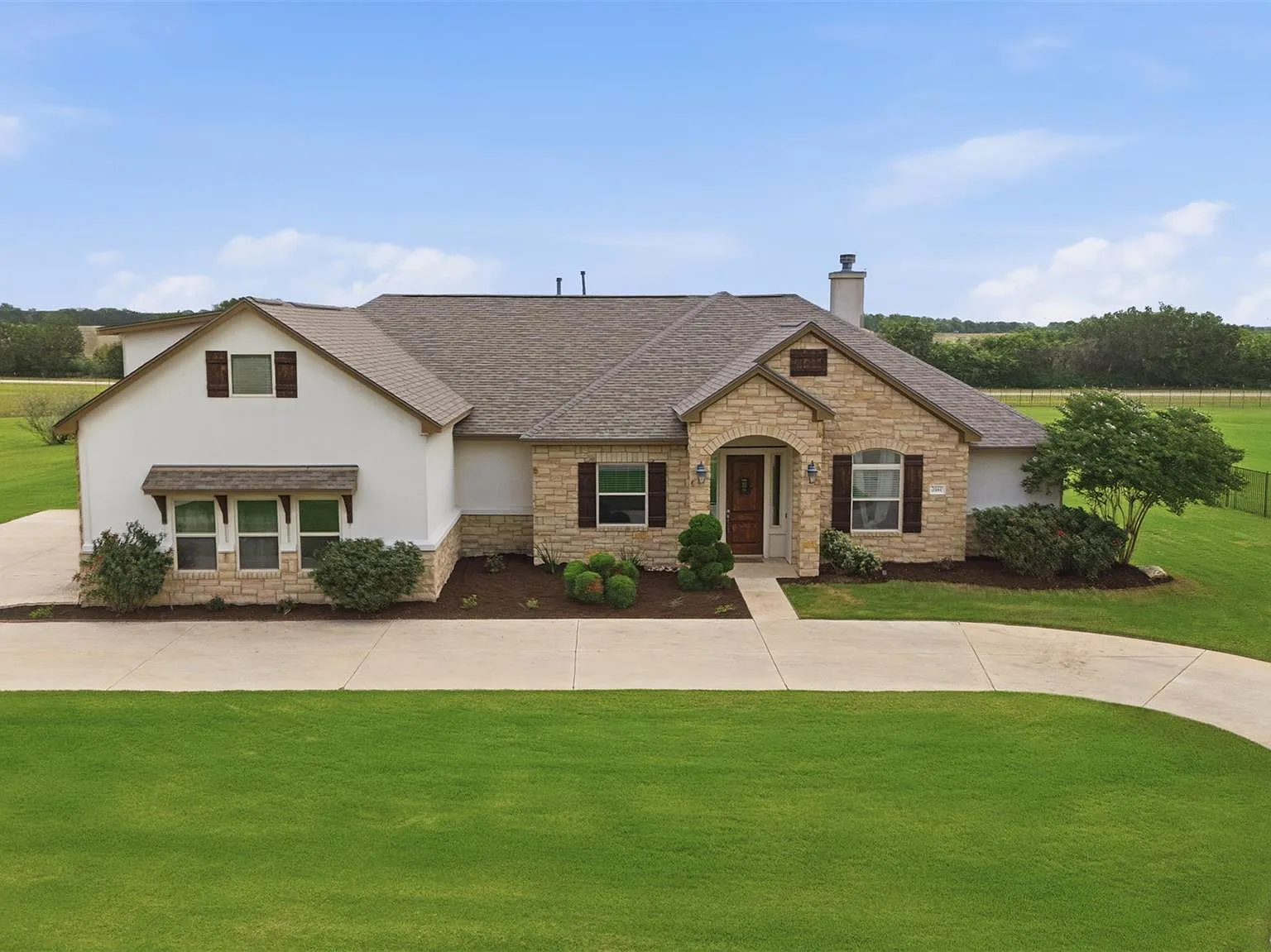 4 bed, 4.5 bath, 3651 sqft, $4,000 — Photo 2