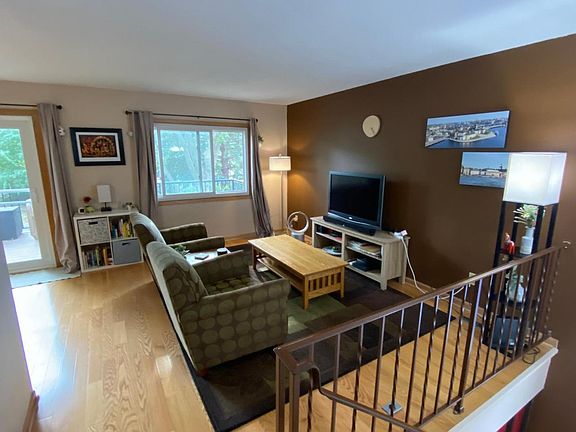 2nd image of 861 Evergreen Cir
