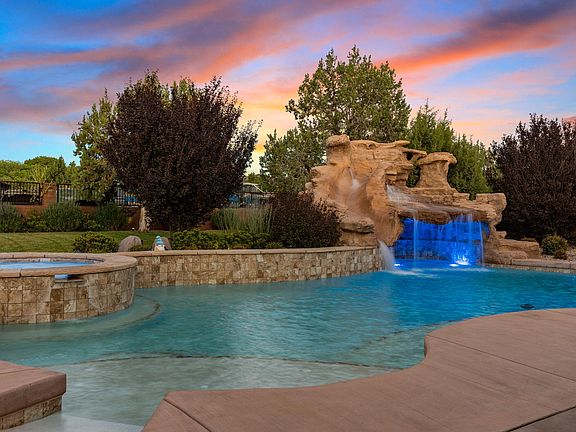 2nd image of 1505 North Canyon Trails Dr