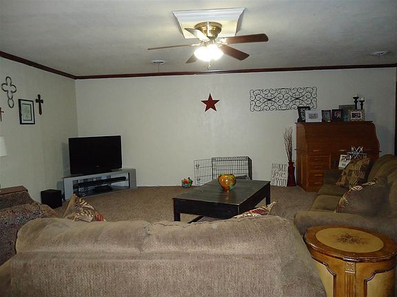 3rd image of 601 W Payne St