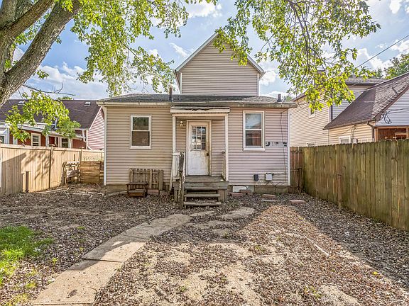 5th image of 588 Reinhard Ave