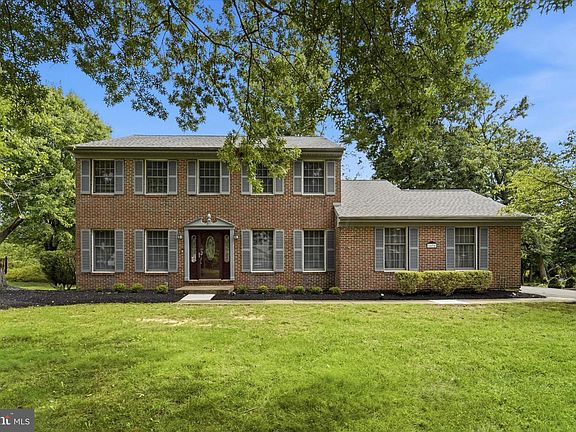 2nd image of 1434 Brook Ln