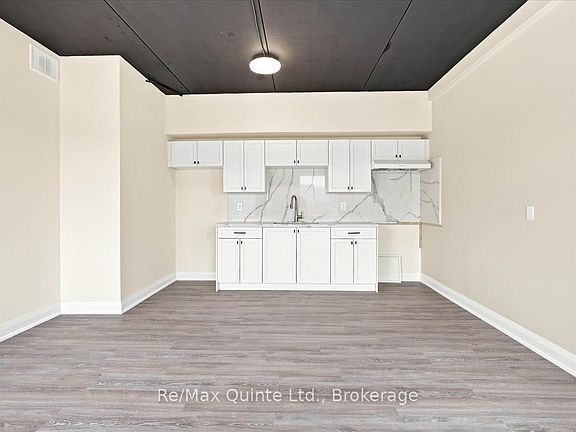 5th image of 445 Centre St N #A
