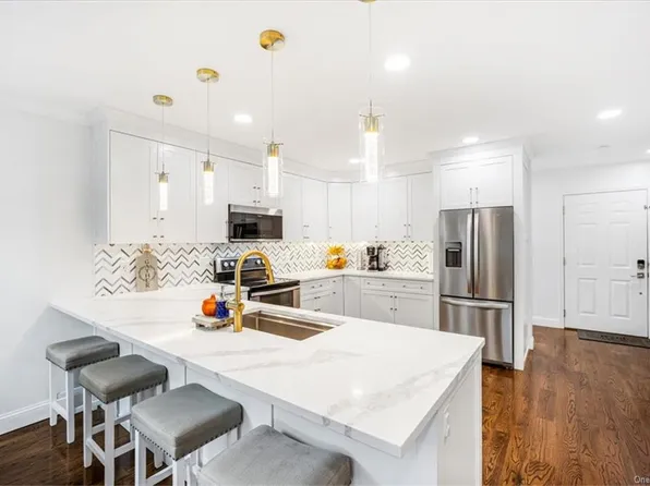 11 Washington Ct, Pawling, NY 12564