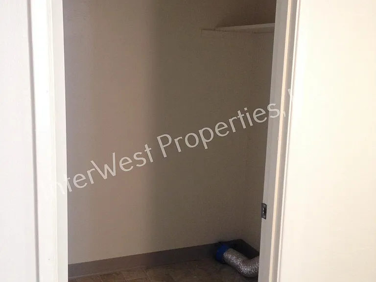 1040 W Powell Blvd — Photo 6