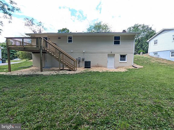 3rd image of 5 Timberland Dr