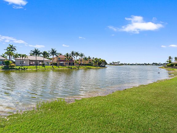 3rd image of 3241 SW 189th Avenue
