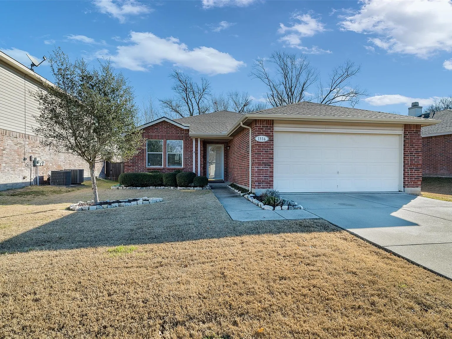 3 bed, 1420 sqft, $1,995 — Photo 1