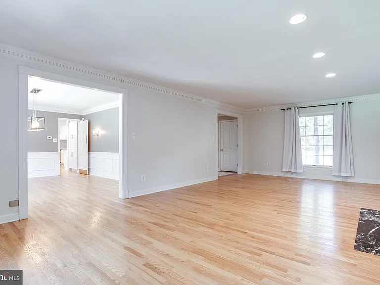8500 Brook Rd — Photo 6