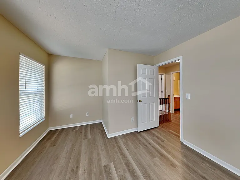 725 Kent Cir — Photo 13