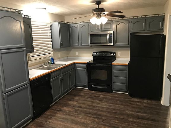 5th image of 100 Lindsey Dr