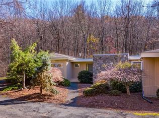 14 Wright Dr, Avon, CT 06001