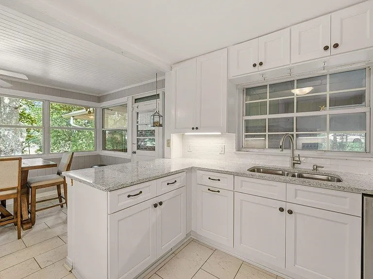 1142 Old Fort Dr — Photo 15