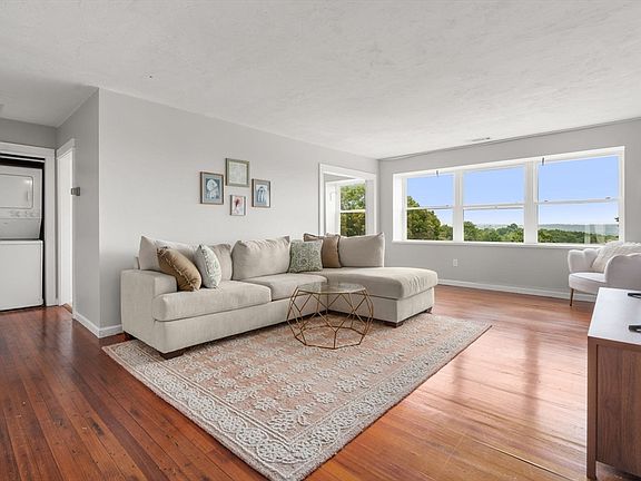 4th image of 21 Middlesex Ave APT 303