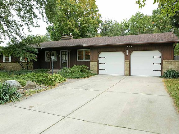 2nd image of 2473 Saratoga Dr NE