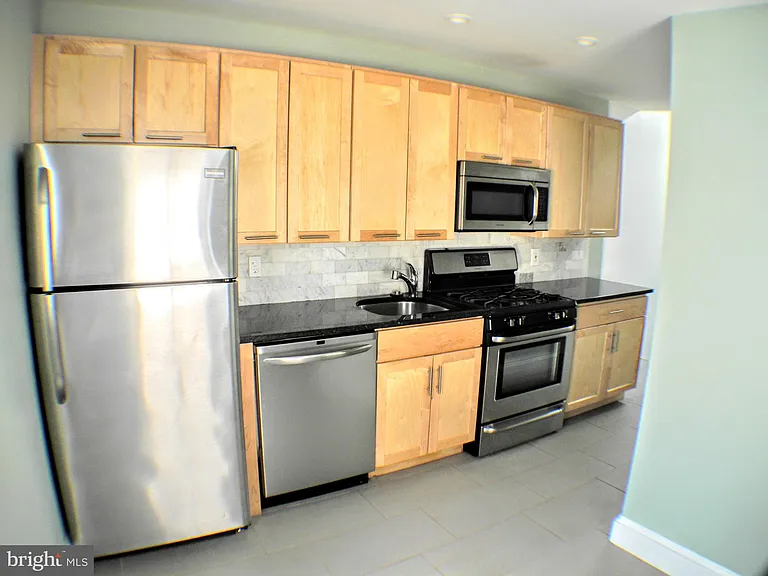 739 N 17th St #3 — Photo 2