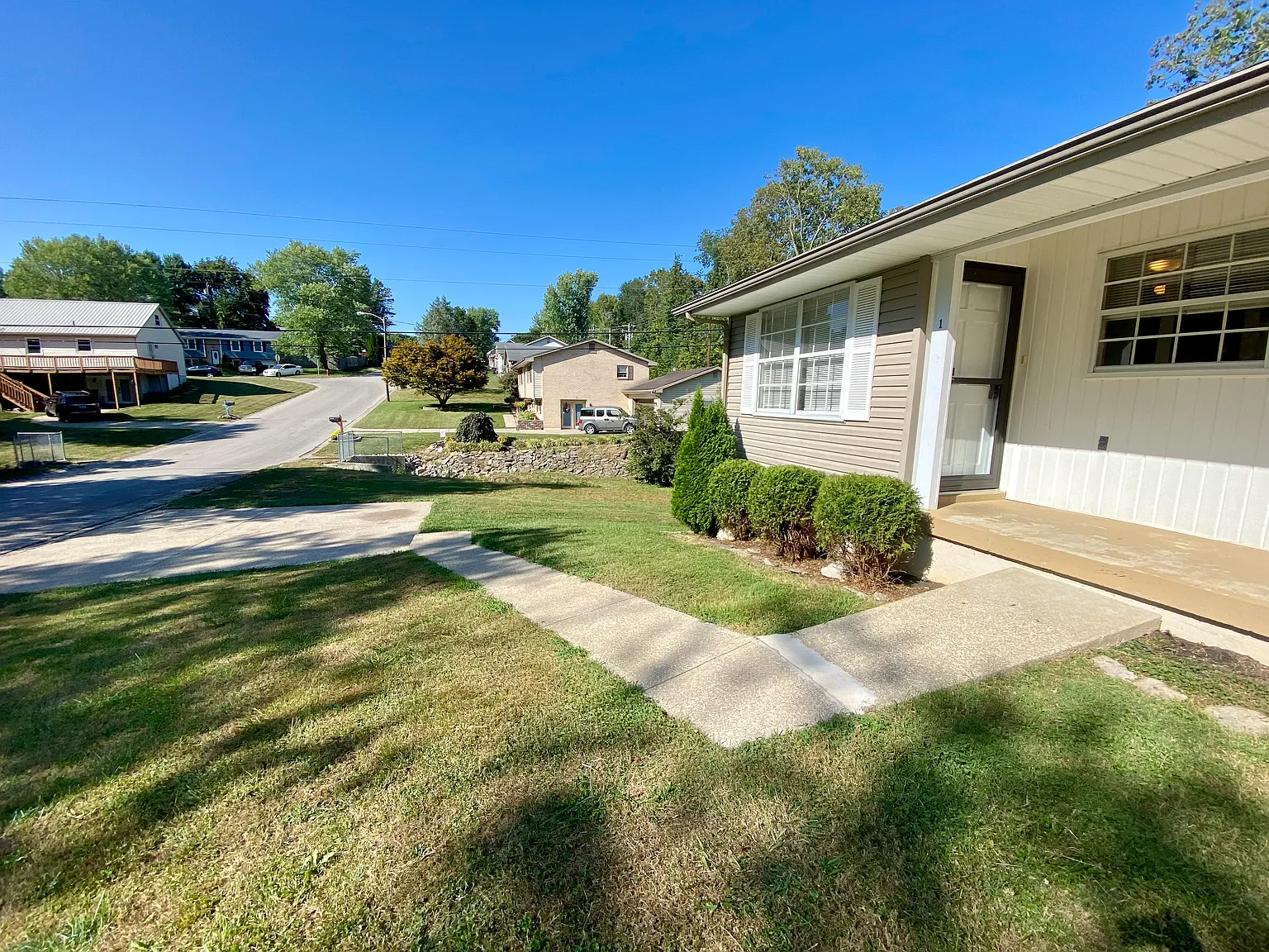 4 bed, 1.5 bath, 1254 sqft, $1,400 — Photo 2