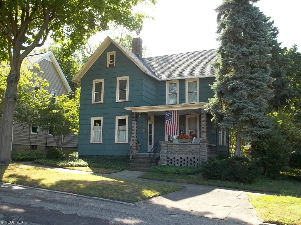 127 Chestnut Ave NE photo 1