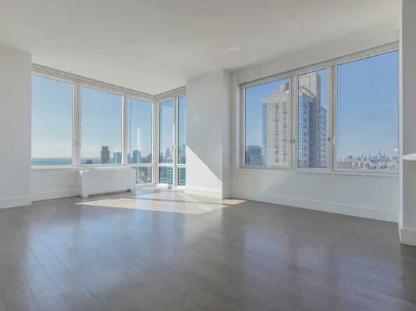 388 Bridge Street image 4 of 20