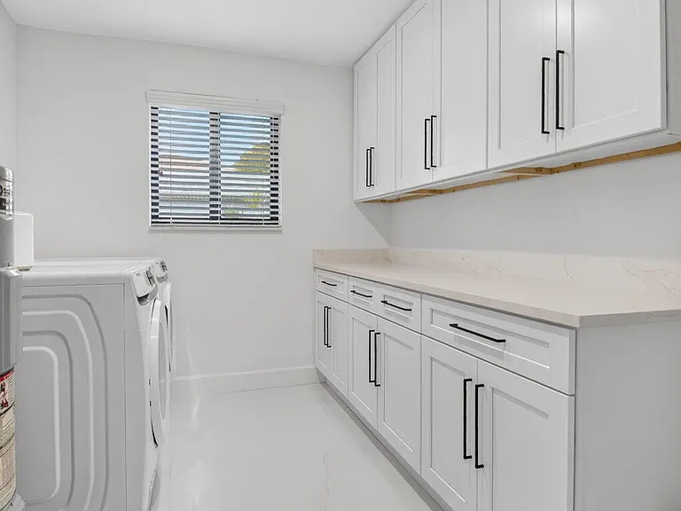 513 Lindell Blvd — Photo 21