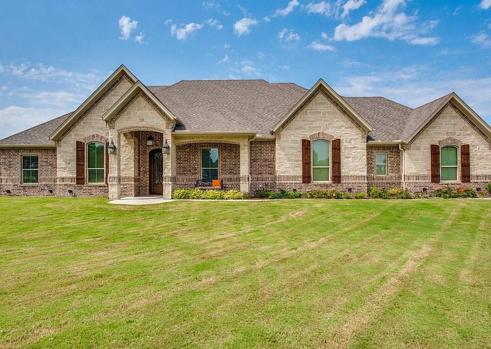 1st image of 136 Wood Dale Dr