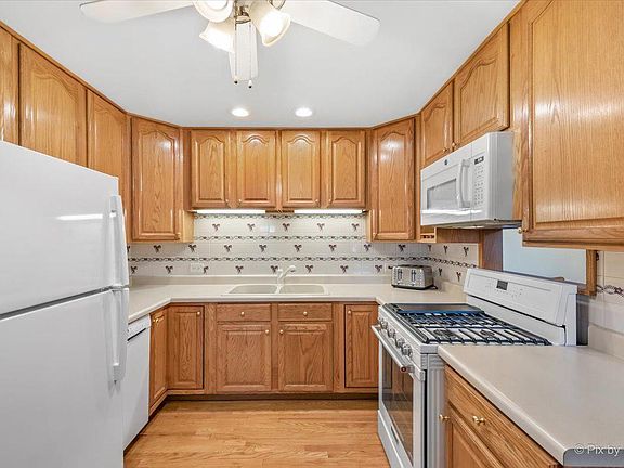 3rd image of 715 Eastman Dr