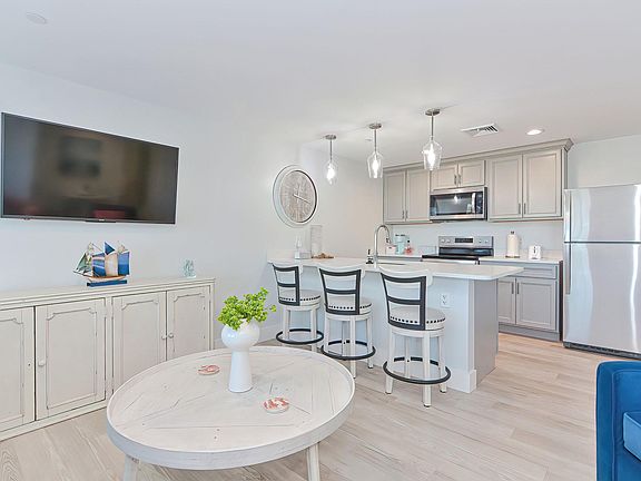 4th image of 150 Water St #203