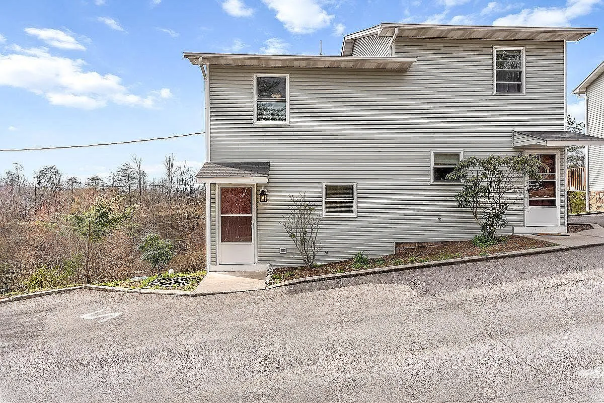 Building Photo - 1612 Paulas Huskey Cir