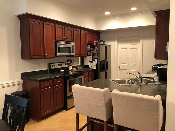 4th image of 408 Country Club Ct