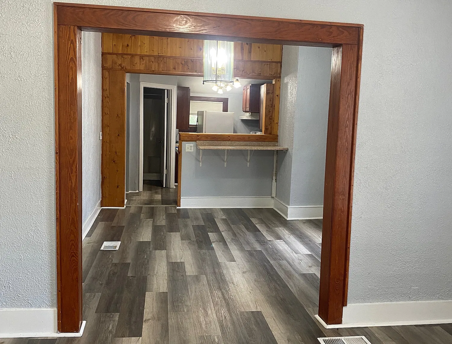 2 bed, 1100 sqft, $990 — Photo 2