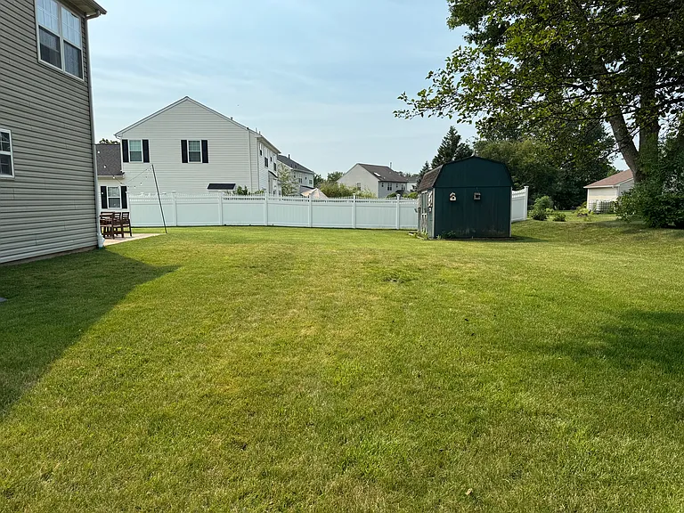 35 Lois Ln — Photo 54