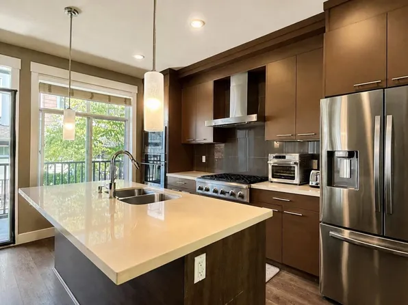 15977 26th Ave #10, Surrey, BC V3Z 2W7