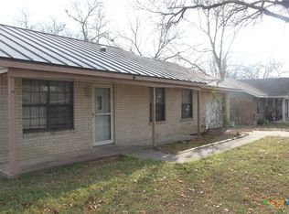 1504 Lakeview Dr, Lockhart, TX 78644