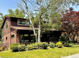 20345 Maplewood St, Livonia, MI 48152