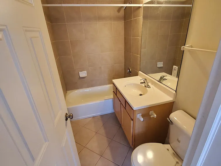 2453 W Grenshaw St #B — Photo 12