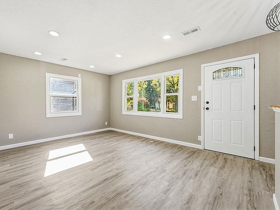 4th image of 6331 Kent Rd