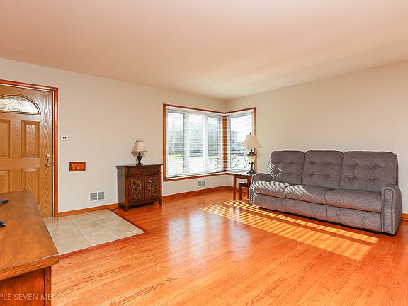 4th image of 8701 Sproat Ave