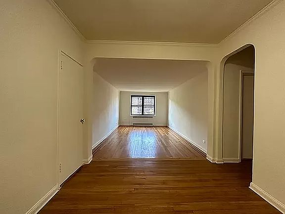 2nd image of 6712 Yellowstone Blvd APT E4