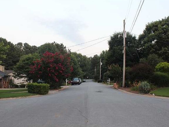 5th image of 334 Agnes Ct