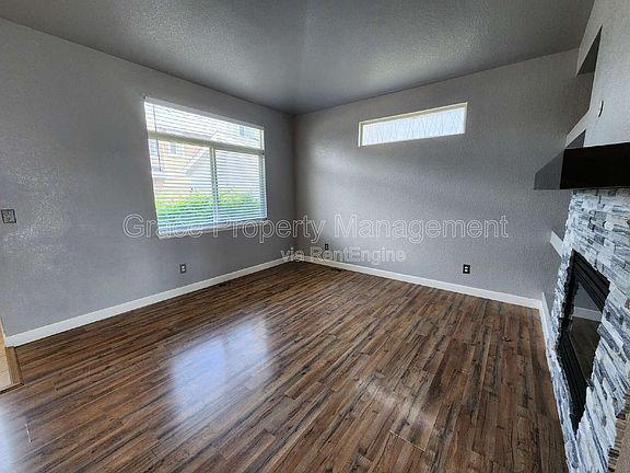 3rd image of 10154 Wyandott Cir N